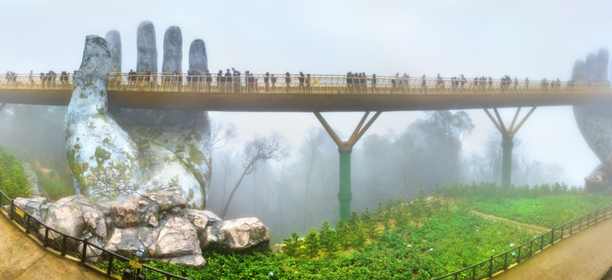 El puente de las manos de Da Nang.El puente de las manos de Da Nang.