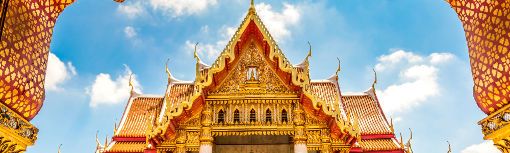 Turistas paseando con normalidad por el Gran Palacio de Bangkok, en 
Tailandia