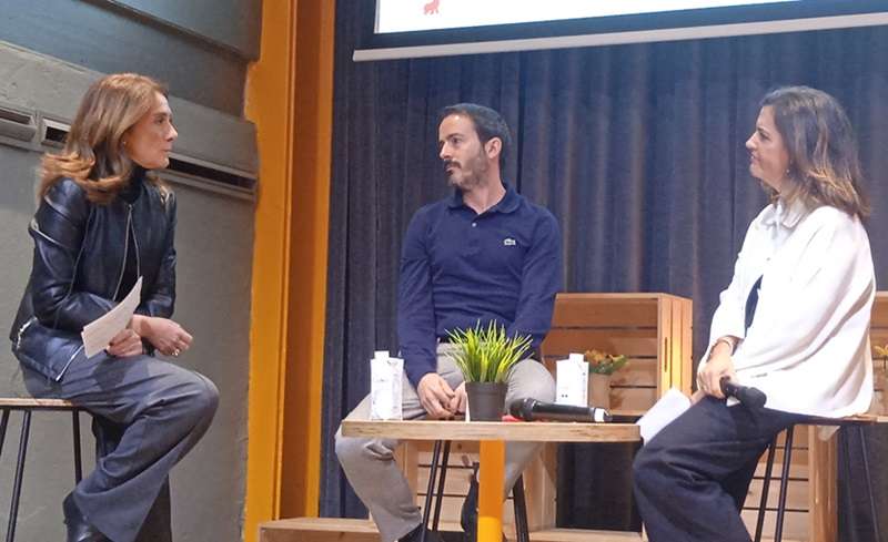 Javier Contin Guillén, Director de Marketing e Innovación de Iris Global, 
durante su intervención en el panel 'Sostenibilidad e Innovación' de la III 
Edición del Foro TICS, destacando la importancia del compromiso social y 
la diversidad en el sector asegurador.
