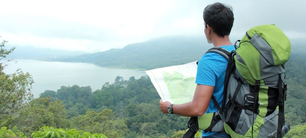 Mochilero viajando por Latinoamérica con el seguro de viaje de Iris Global