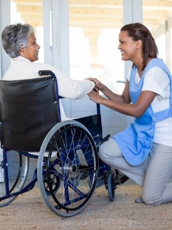 Imagen silla ruedas enfermera