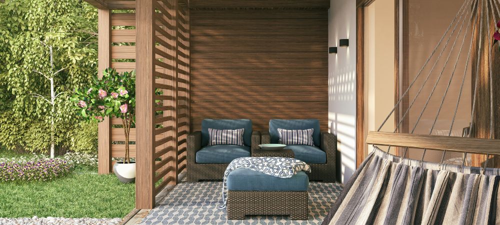 Terraza preparada para primavera con muebles renovados y plantas decorativas, consejos de Iris Global